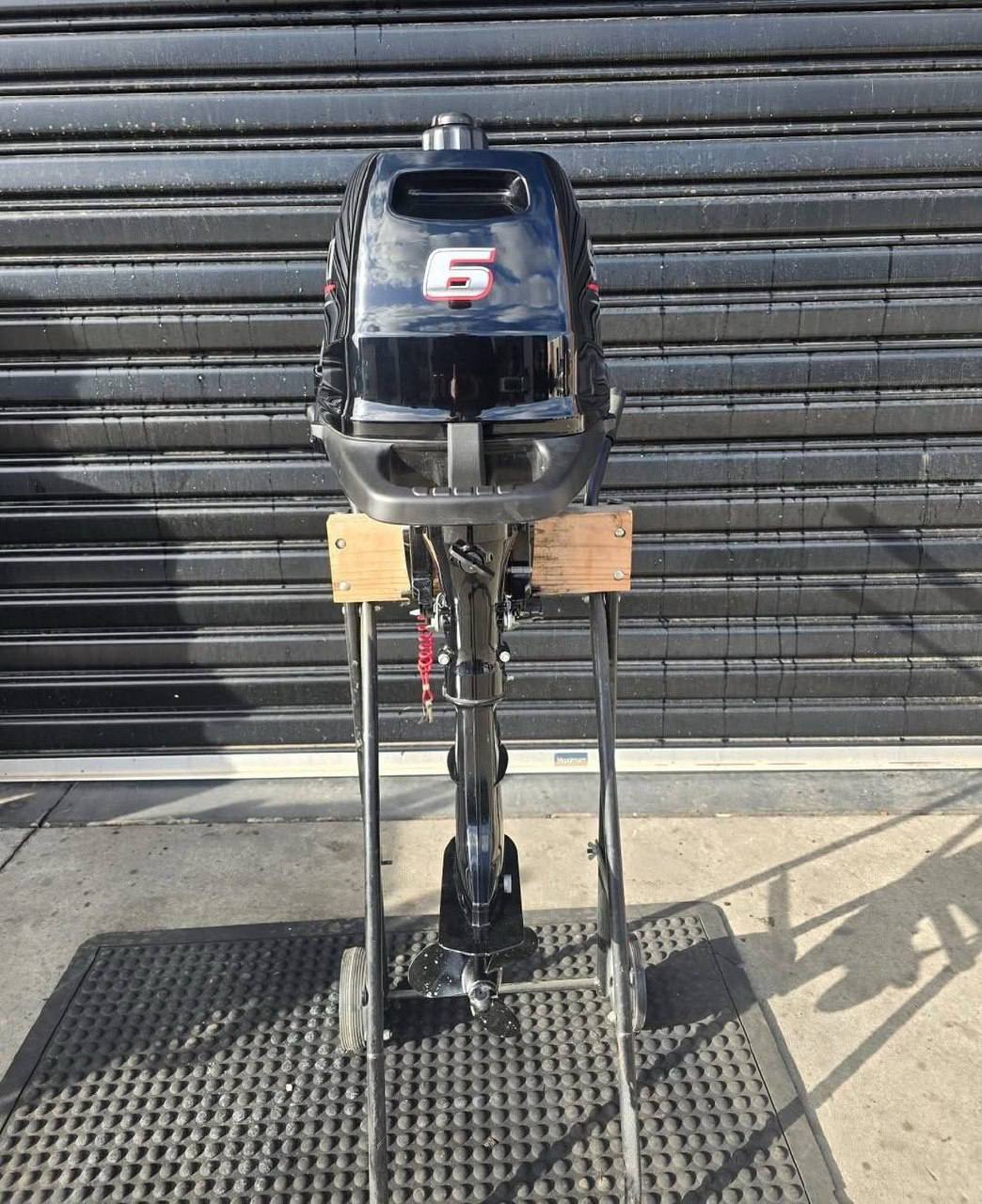 Suzuki 6HP compact outboard